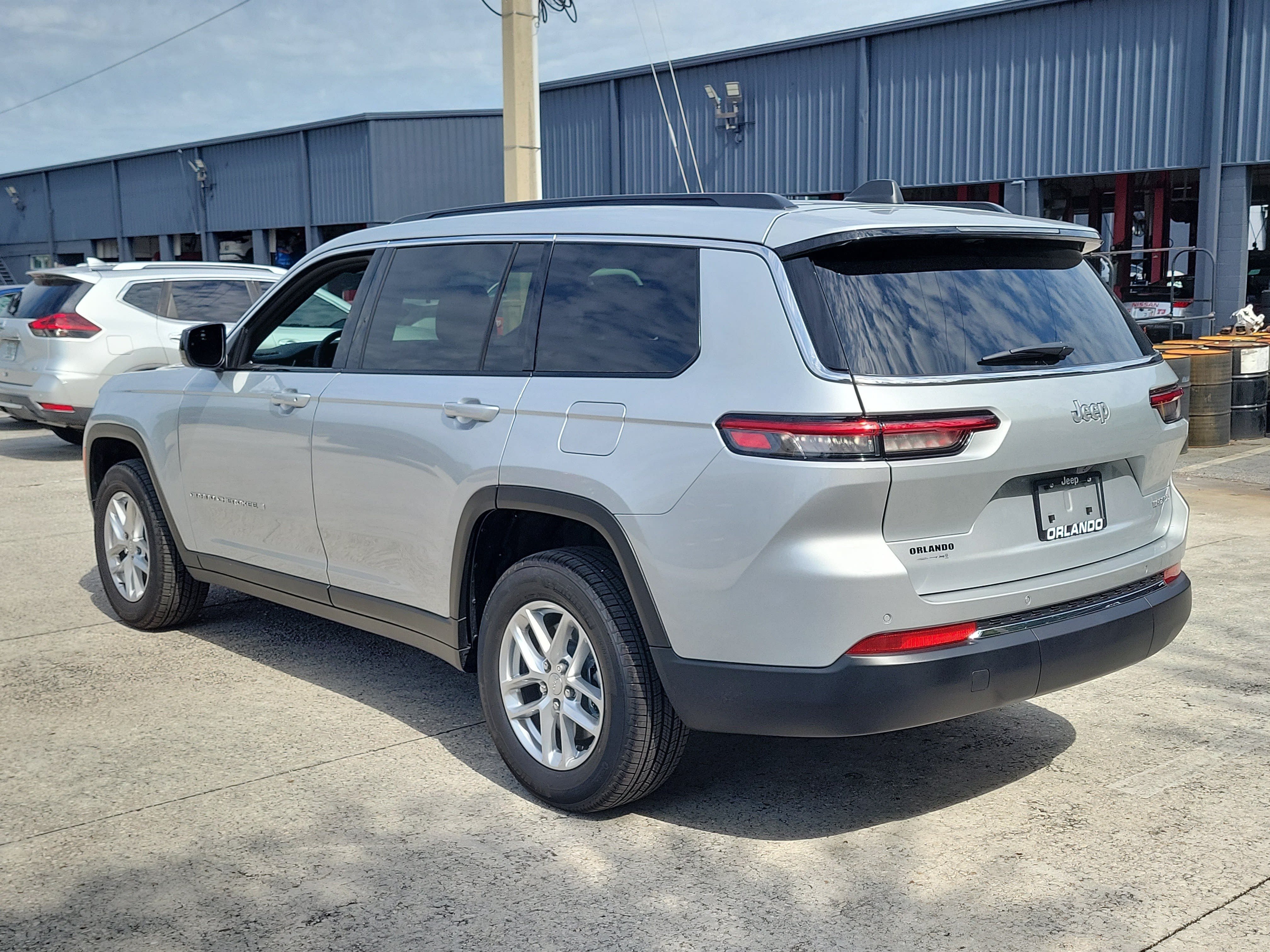 Used 2026 Jeep Grand Cherokee L 2WD image 9