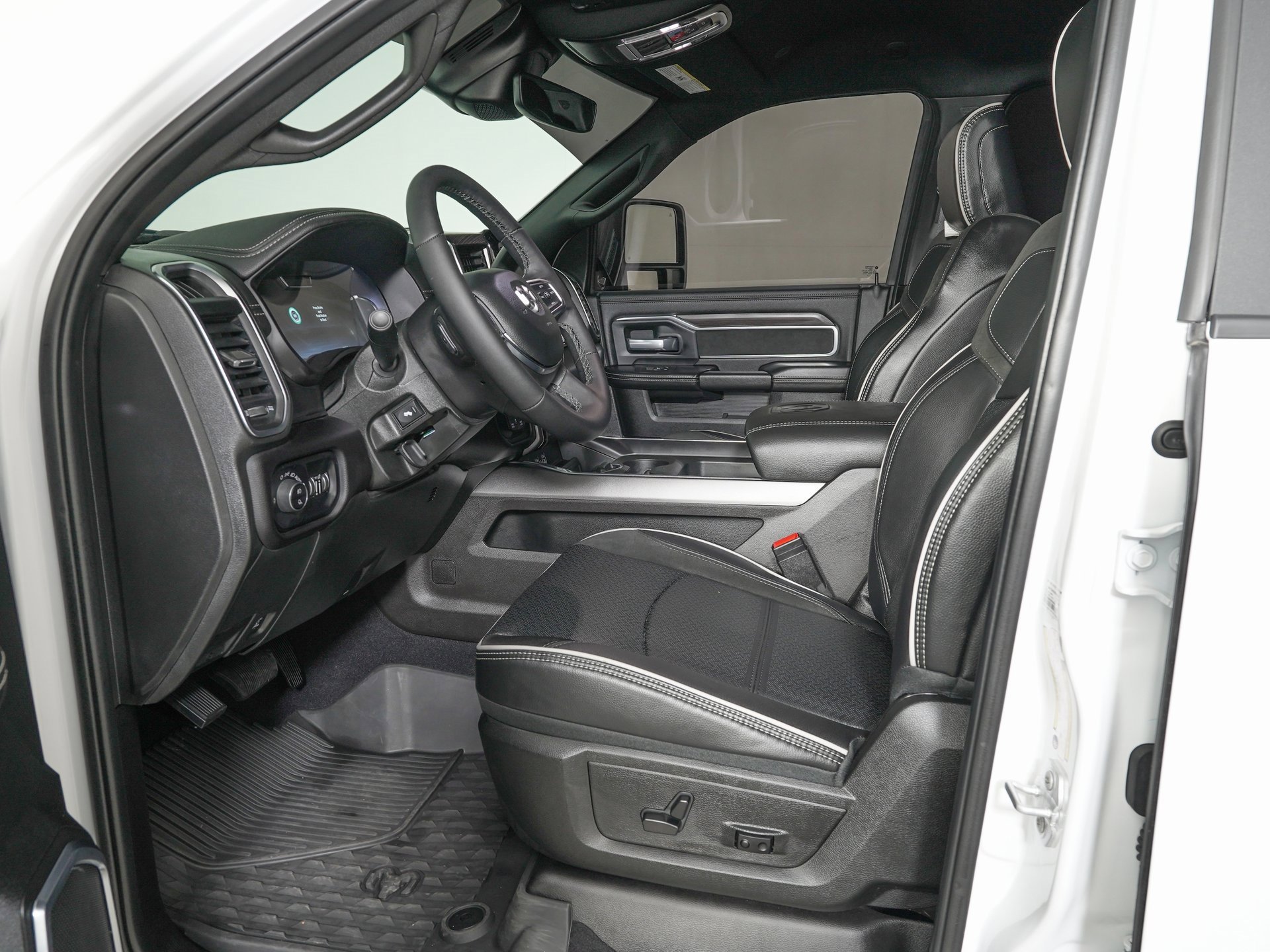 Used 2025 RAM 3500 Laramie w/ Sport Appearance Package image 13