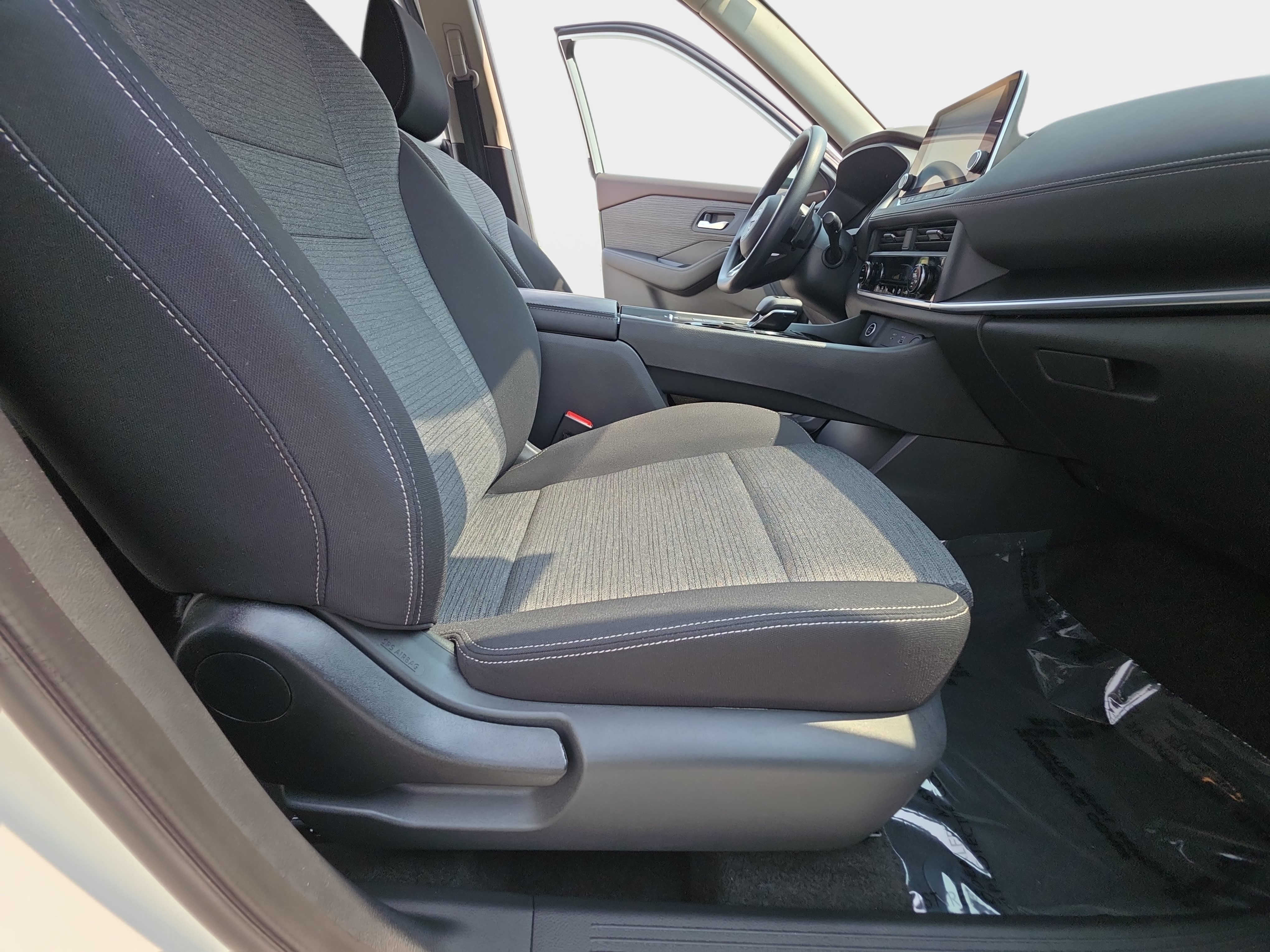 Used 2023 Nissan Rogue SV FWD image 10