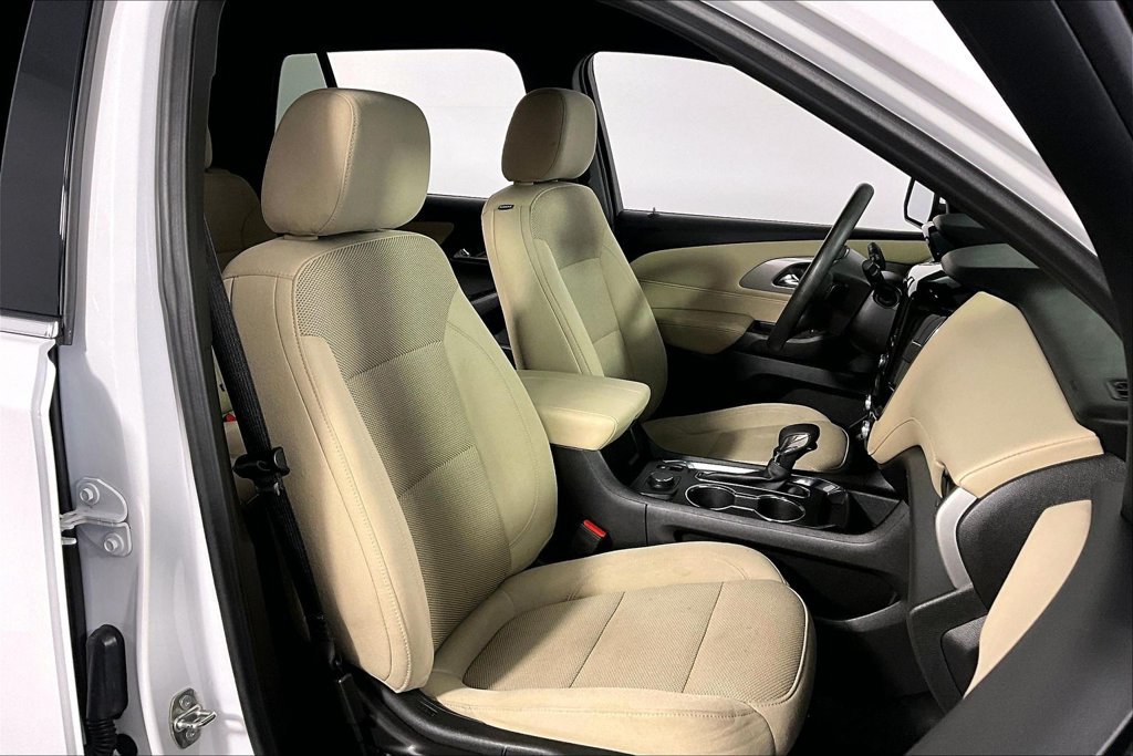 Used 2023 Chevrolet Traverse LS FWD image 7