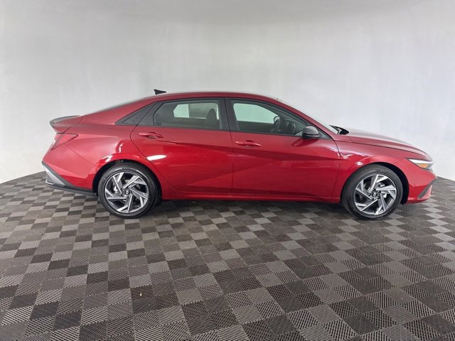 Certified 2025 Hyundai Elantra Sport w/ Cargo Package image 11