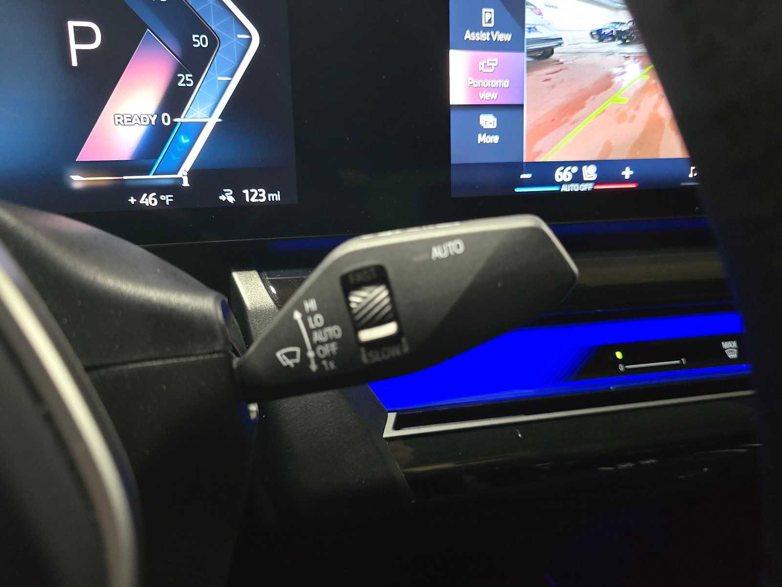 Used 2025 BMW i5 xDrive40 w/ Premium Package image 37