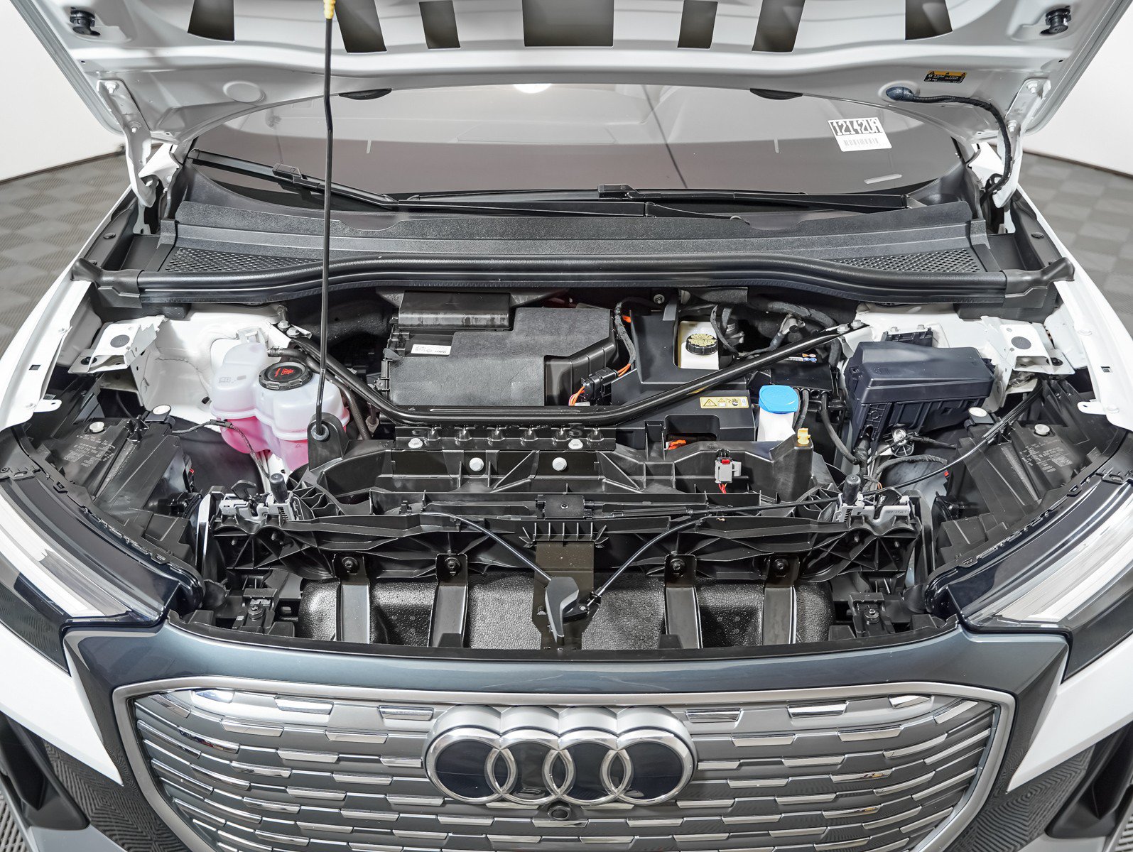 Used 2023 Audi Q4 e-tron Premium Plus w/ Premium Plus AWD/4WD image 4