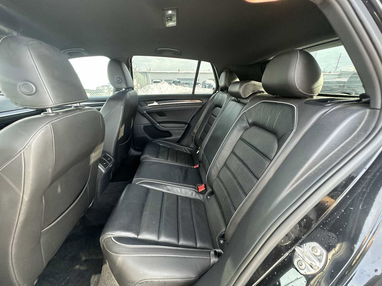 Used 2018 Volkswagen Golf R 4-Door image 23