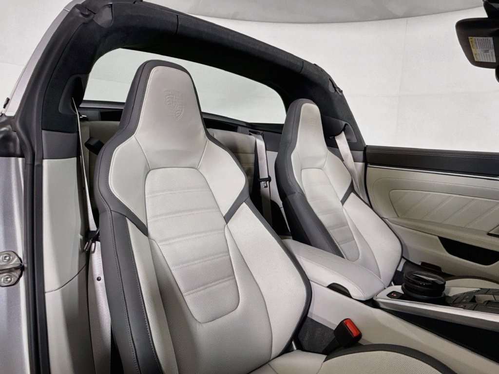 Certified 2026 Porsche 911 Targa 4 GTS AWD/4WD image 18
