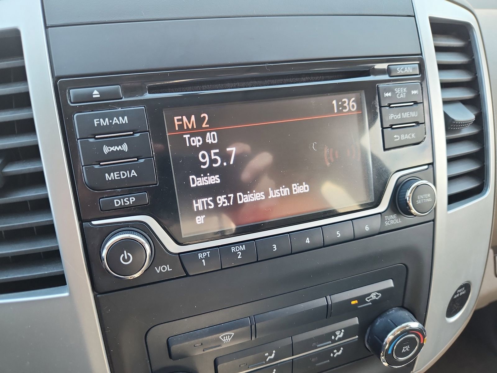 Used 2017 Nissan Frontier SV image 24