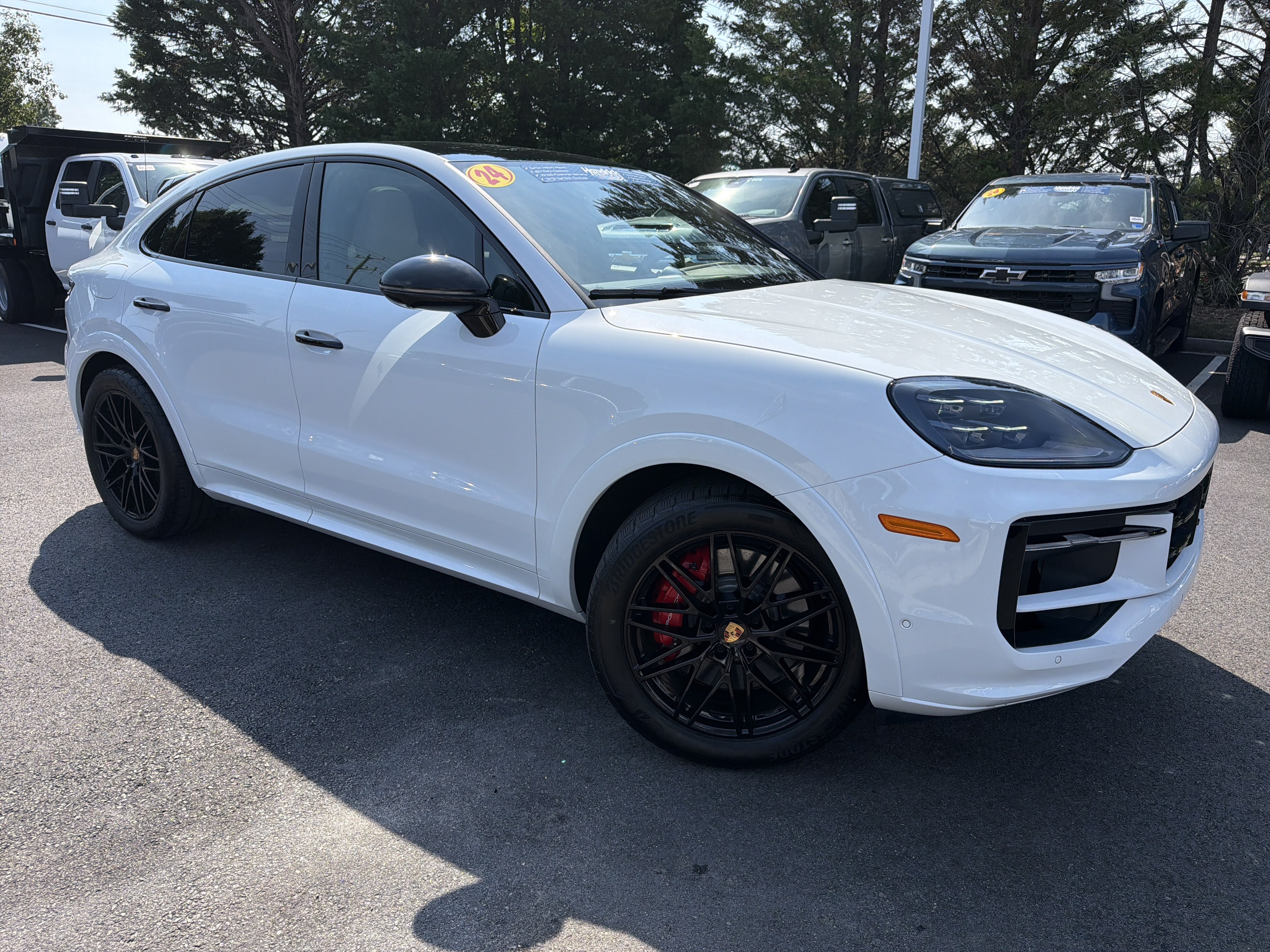 Used 2024 Porsche Cayenne S AWD/4WD image 2