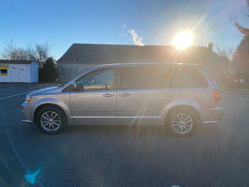 Used 2016 Dodge Grand Caravan SE image 9
