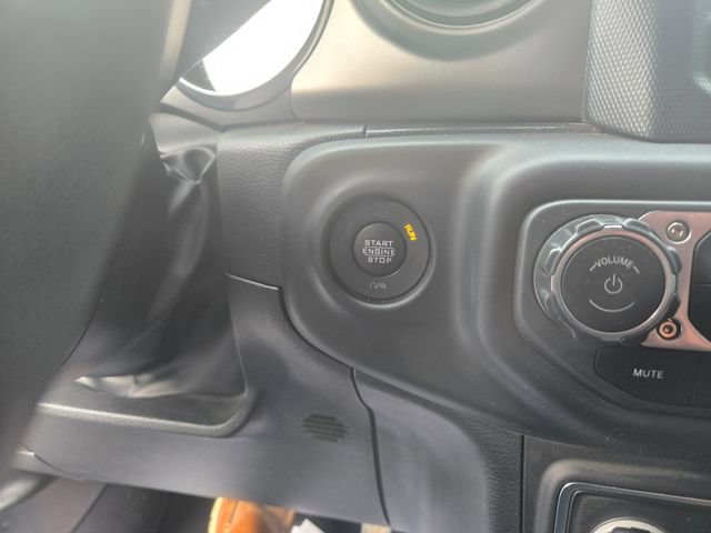 Used 2023 Jeep Gladiator Sport AWD/4WD image 17