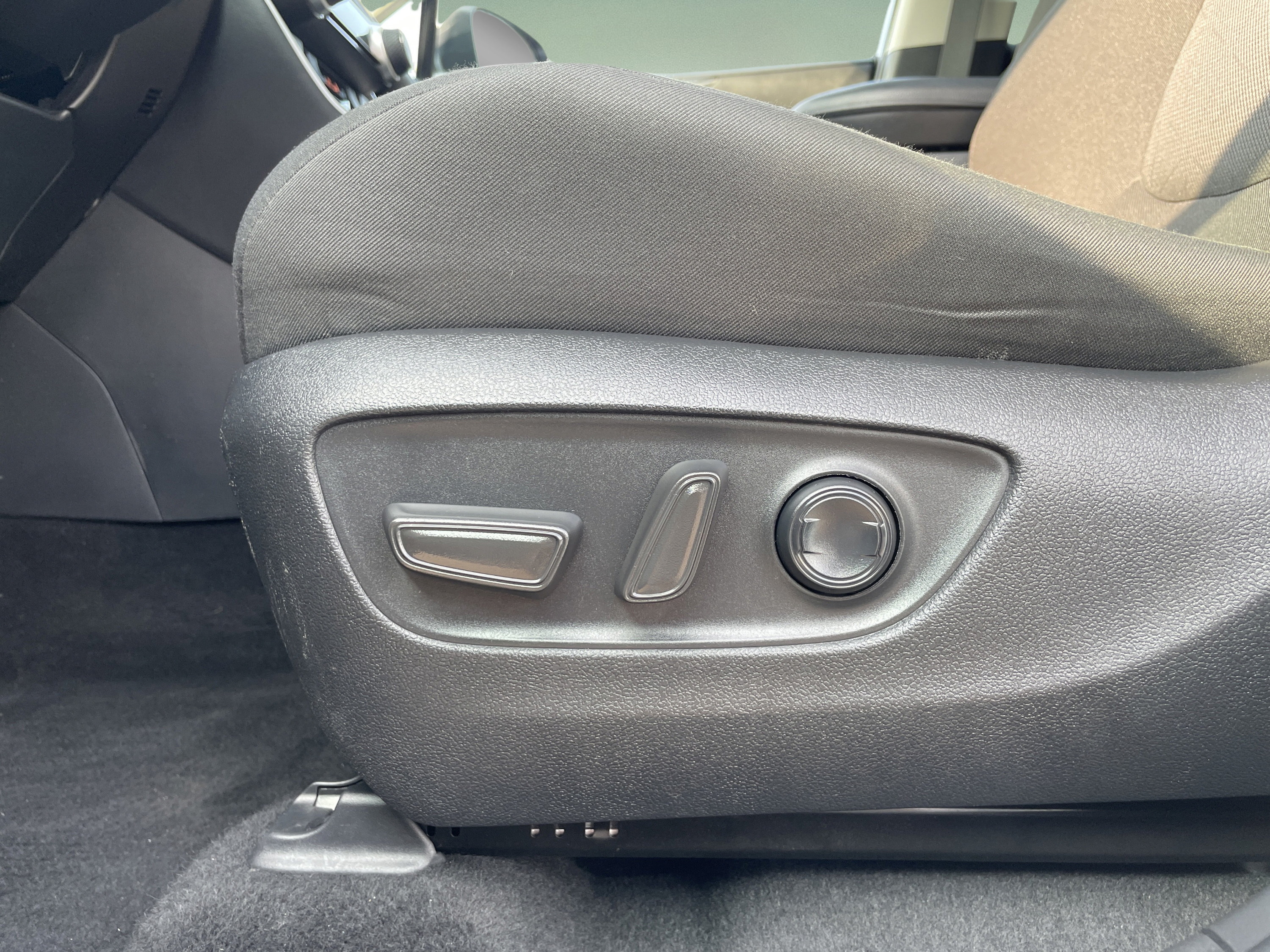 Used 2024 Toyota RAV4 XLE w/ Convenience Package AWD/4WD image 14
