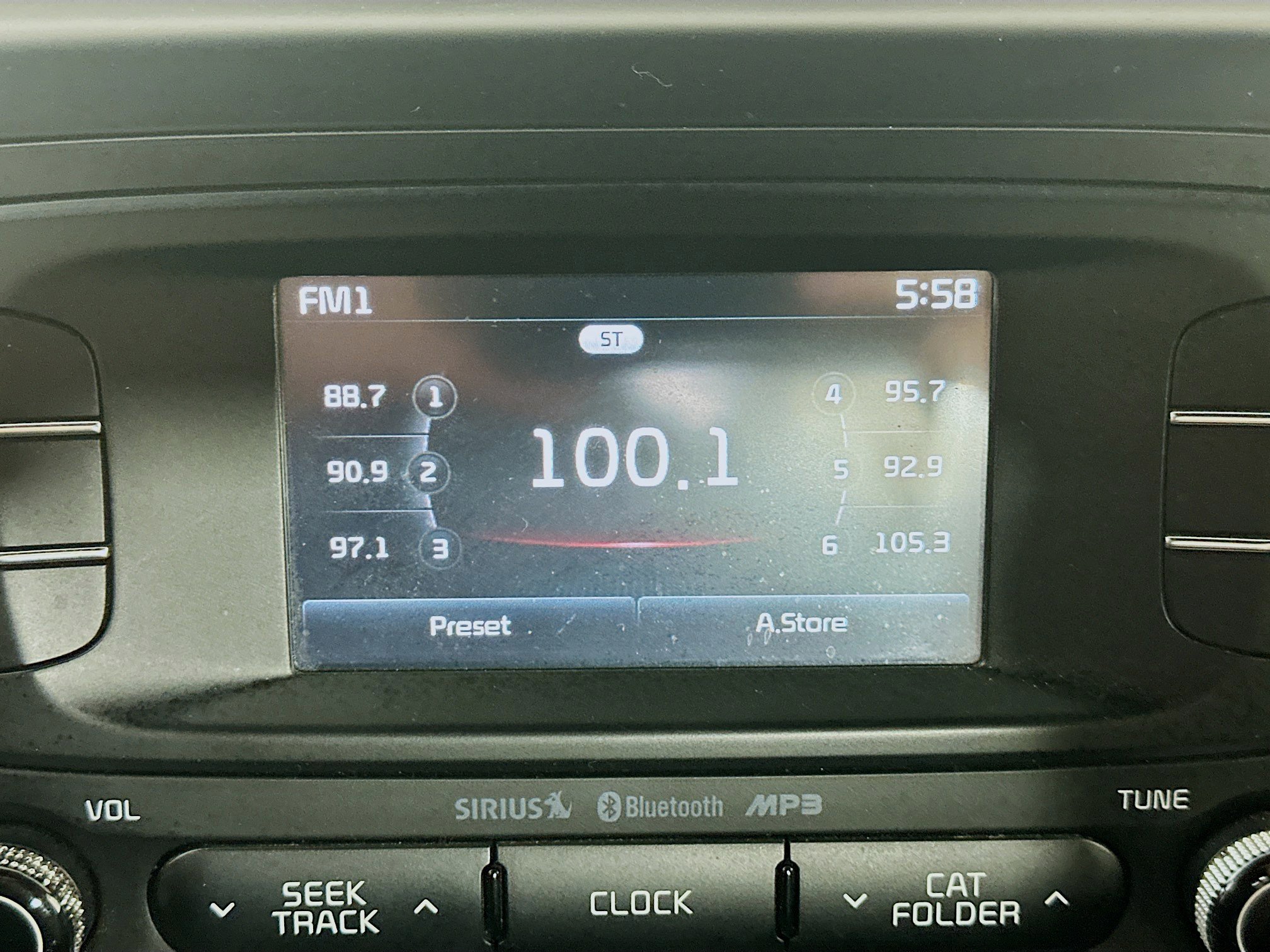 Used 2016 Kia Soul + image 19