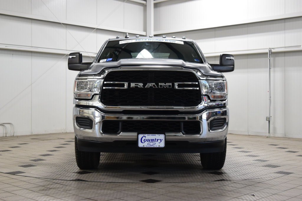 Used 2024 RAM 2500 Tradesman w/ Chrome Appearance Group AWD/4WD image 2