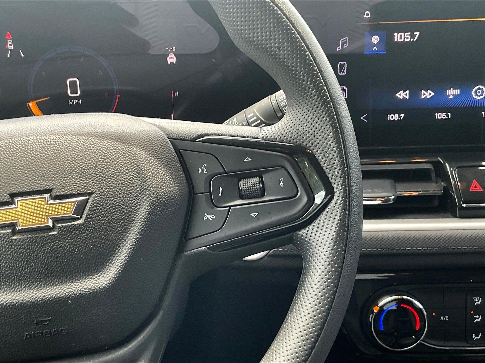 Used 2025 Chevrolet TrailBlazer LT FWD image 13