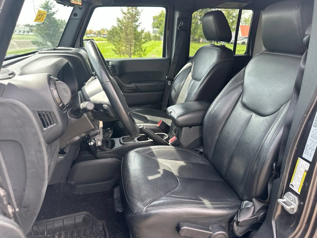 Used 2017 Jeep Wrangler Unlimited Sahara AWD/4WD image 17