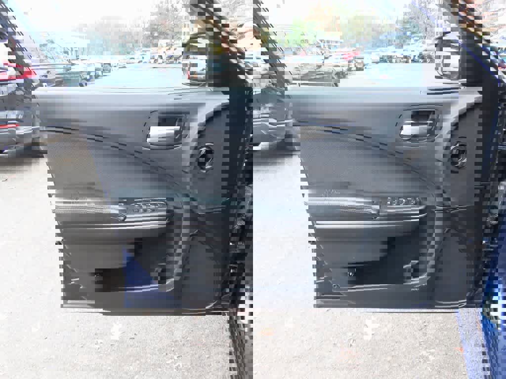 Used 2015 Dodge Charger SE image 14