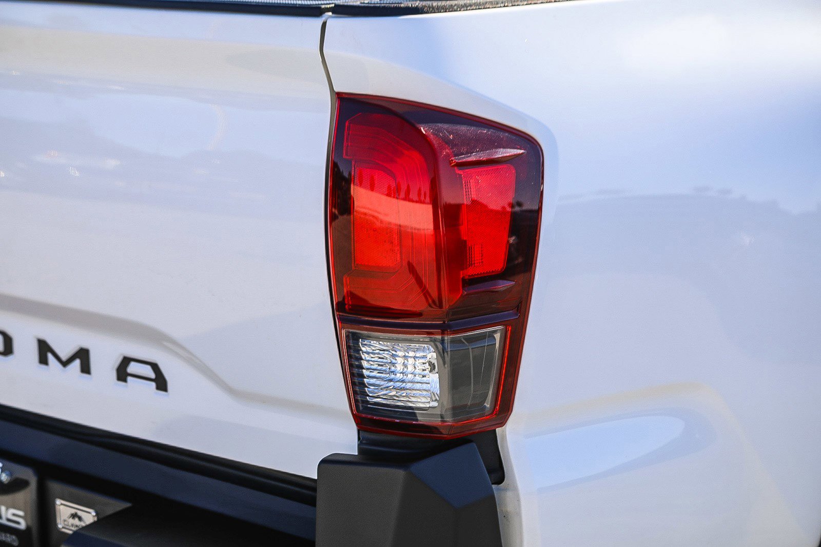 Used 2018 Toyota Tacoma TRD Off-Road image 11