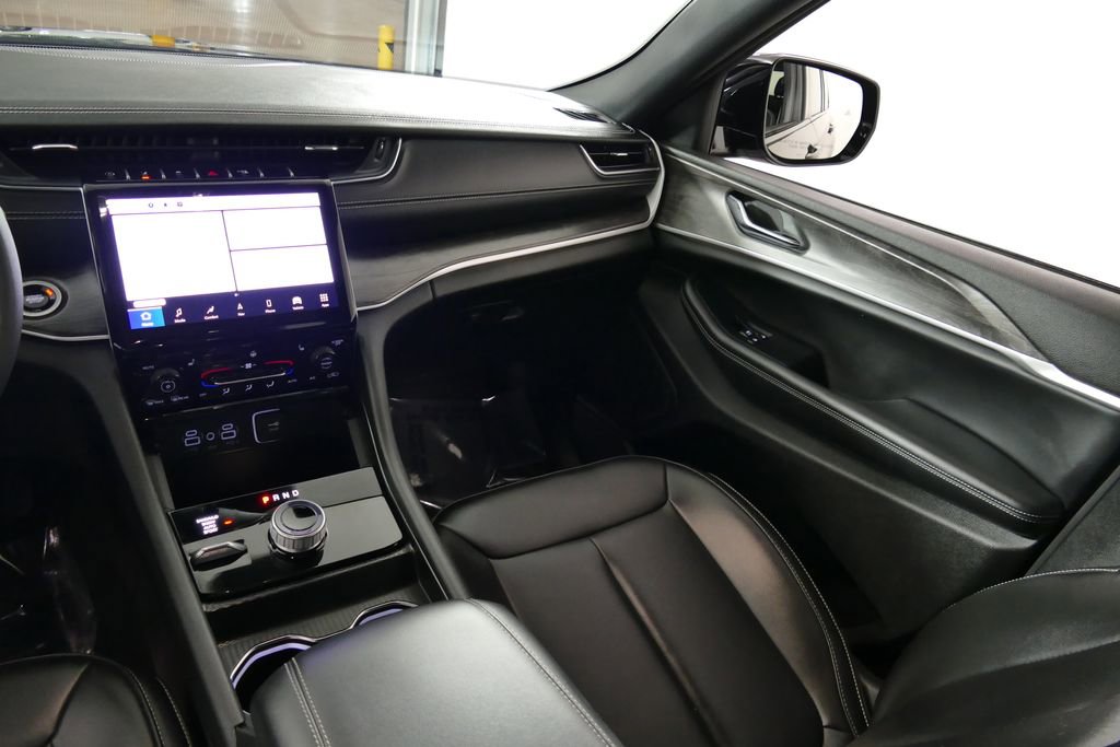 Used 2024 Jeep Grand Cherokee Limited w/ Black Appearance Package image 7