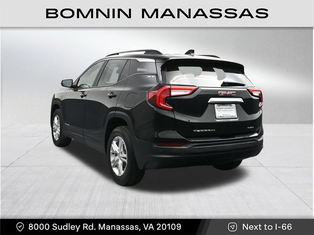 Used 2023 GMC Terrain SLE w/ Driver Convenience Package image 3