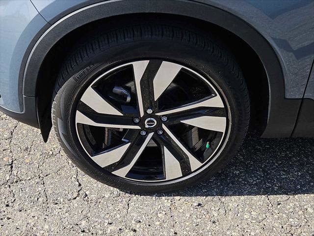 Used 2024 Volvo XC90 B5 Plus w/ Protection Package Premier AWD/4WD image 2