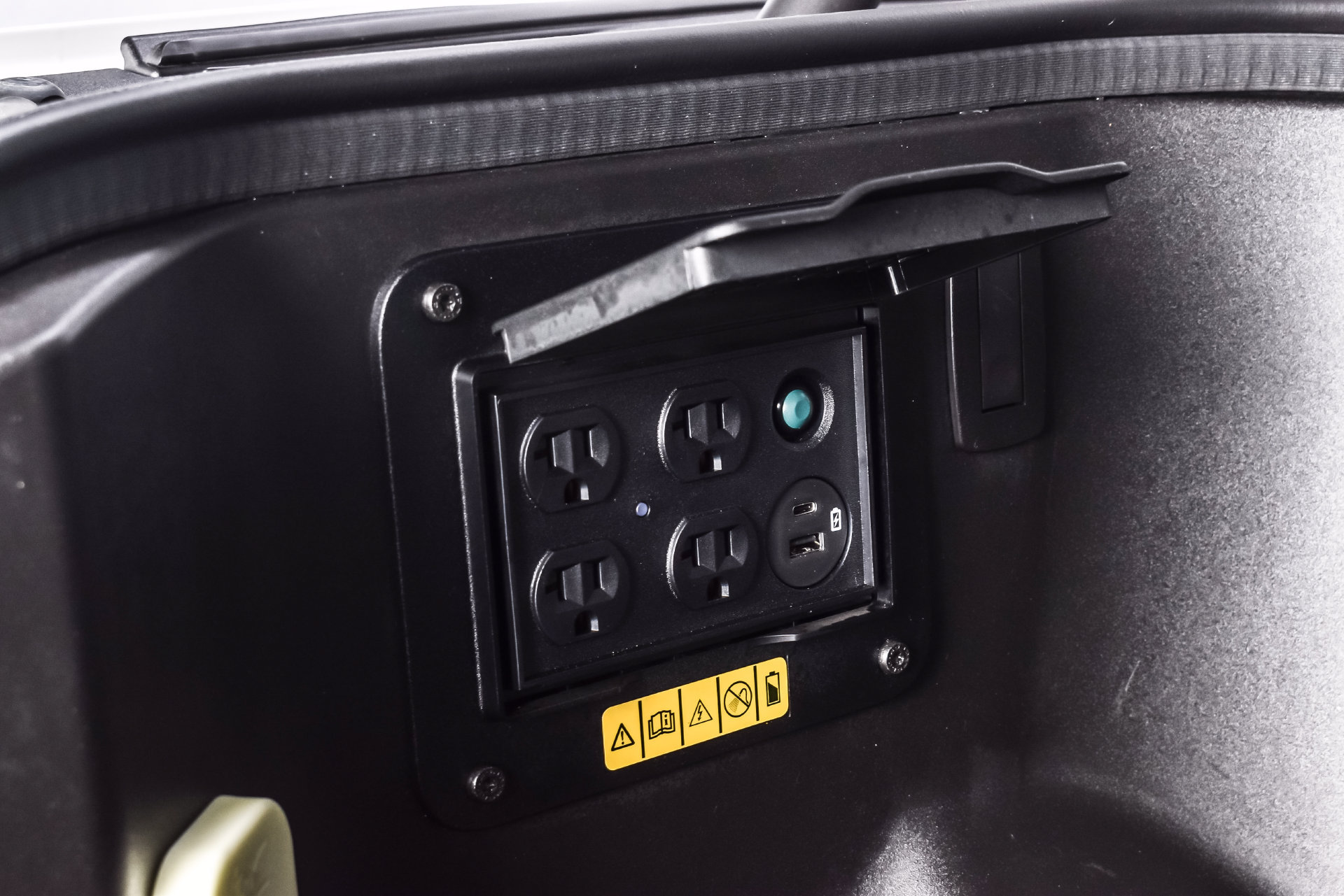 Used 2024 Ford F150 Lightning Platinum AWD/4WD image 10