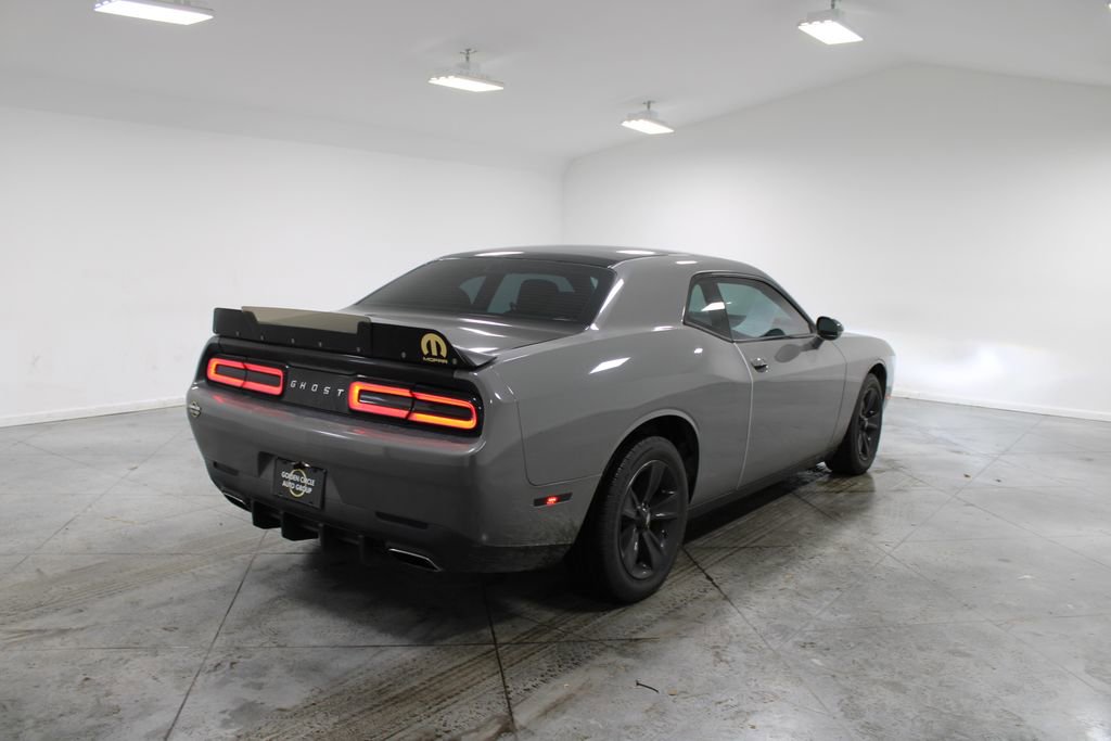 Used 2017 Dodge Challenger SXT image 9