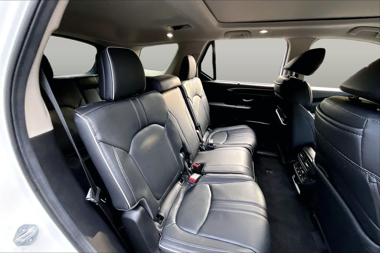 Used 2025 Honda Pilot Elite image 21