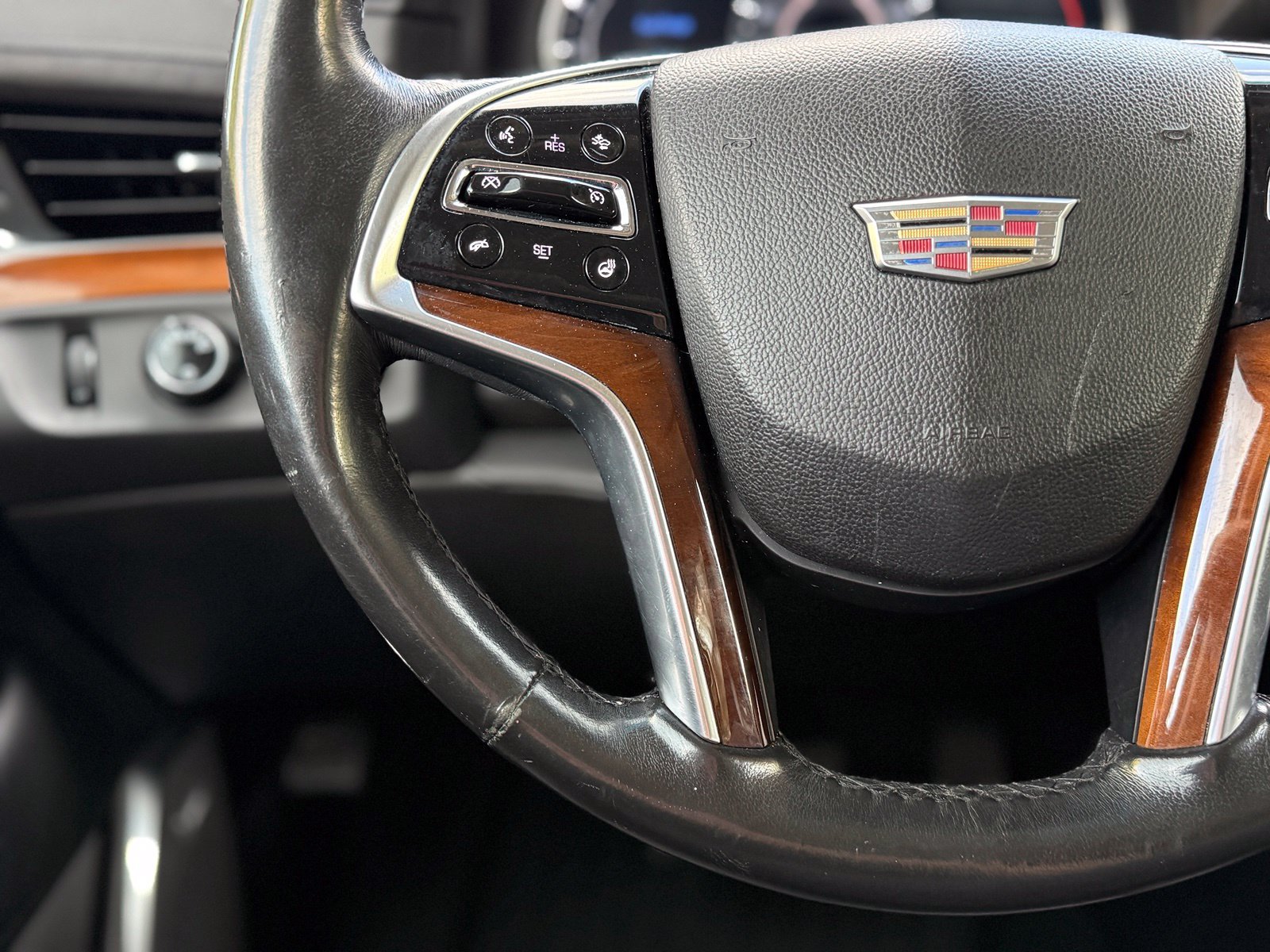 Used 2016 Cadillac Escalade Luxury AWD/4WD image 26