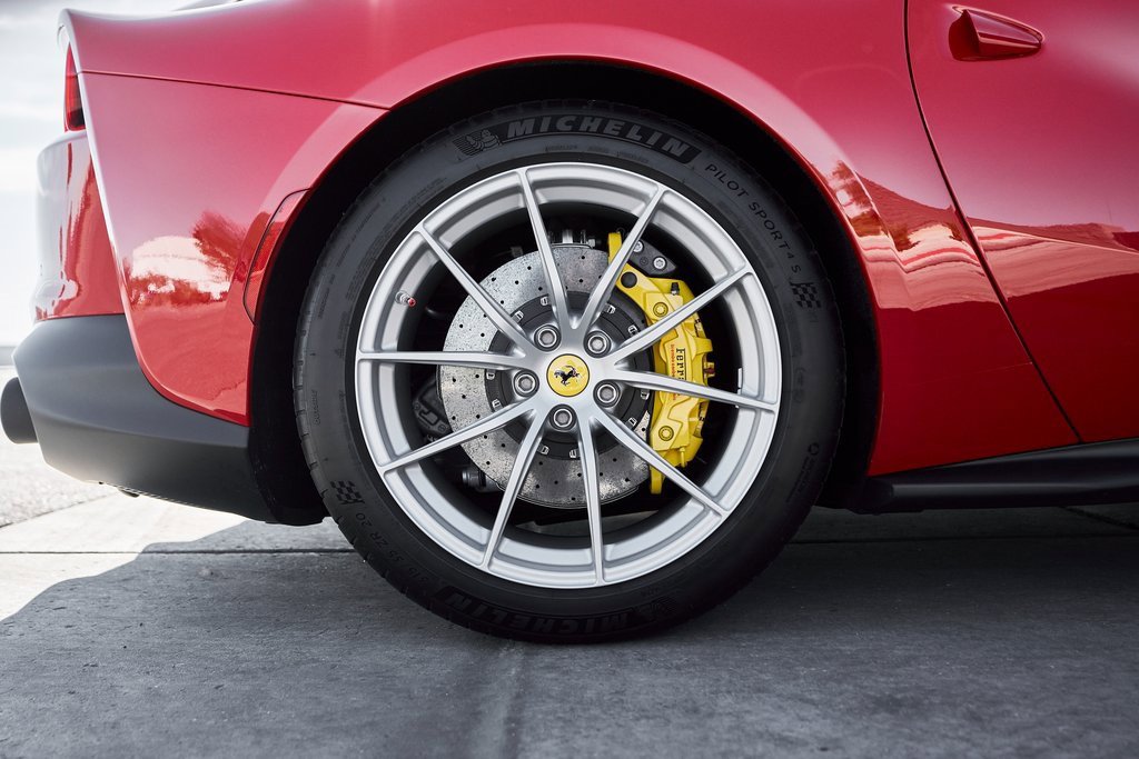 Used 2018 Ferrari 812 Superfast image 28