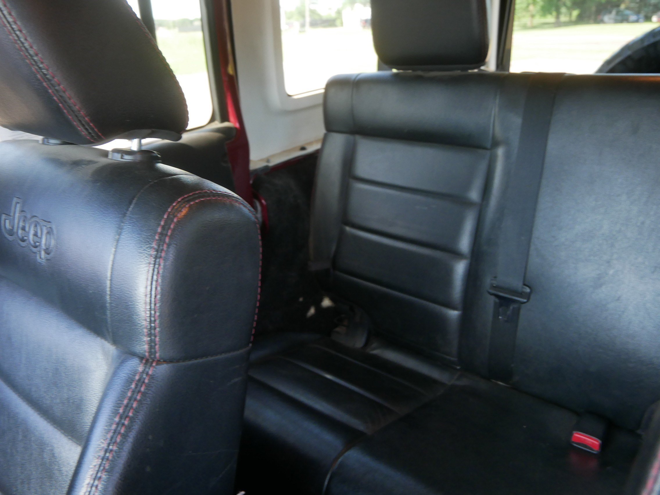 Used 2012 Jeep Wrangler Unlimited Sahara AWD/4WD image 12