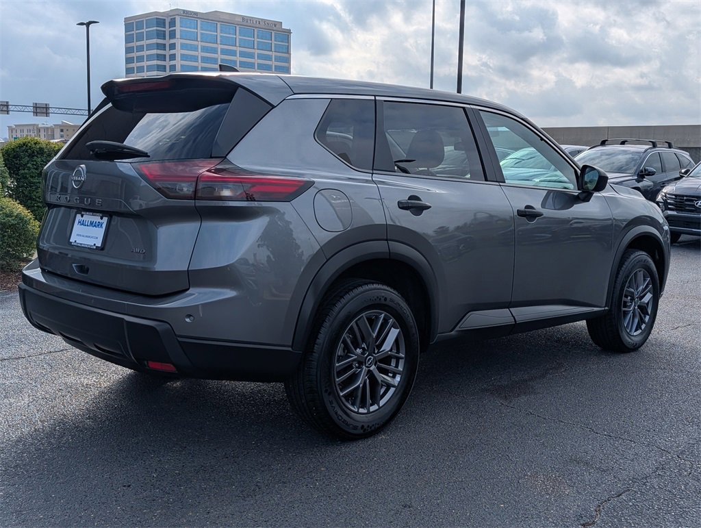Used 2024 Nissan Rogue S image 4