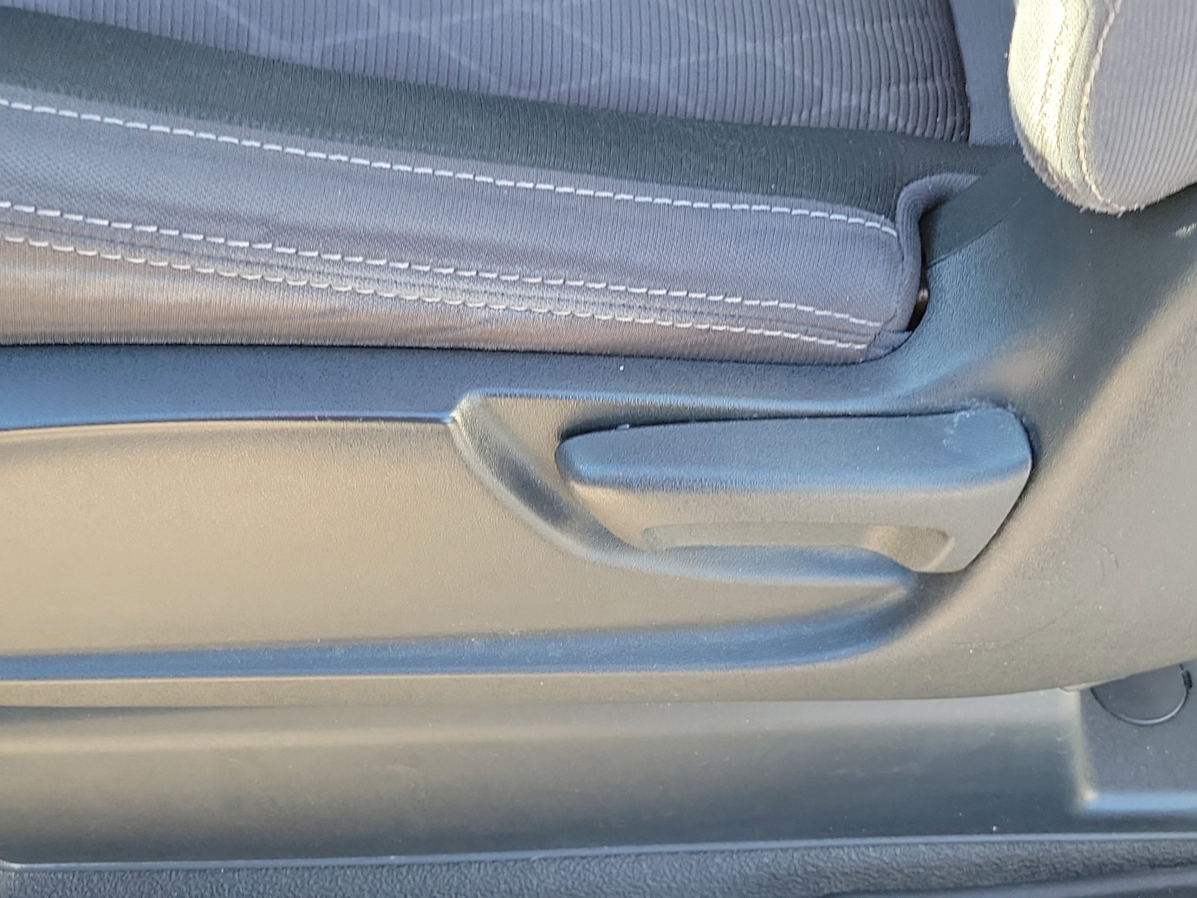 Used 2022 Nissan Titan S image 23