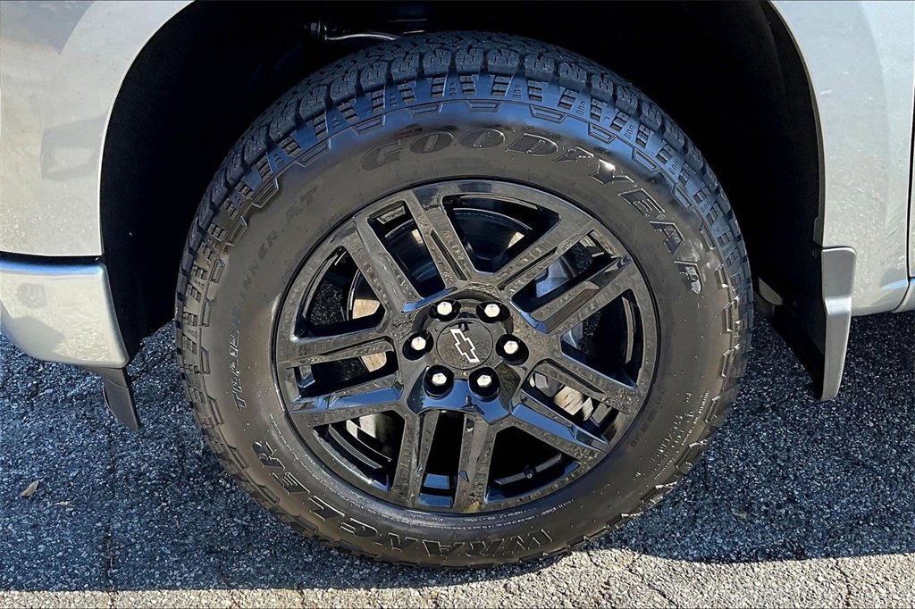 Certified 2025 Chevrolet Silverado 1500 Custom w/ Turbomax Blackout Package image 29