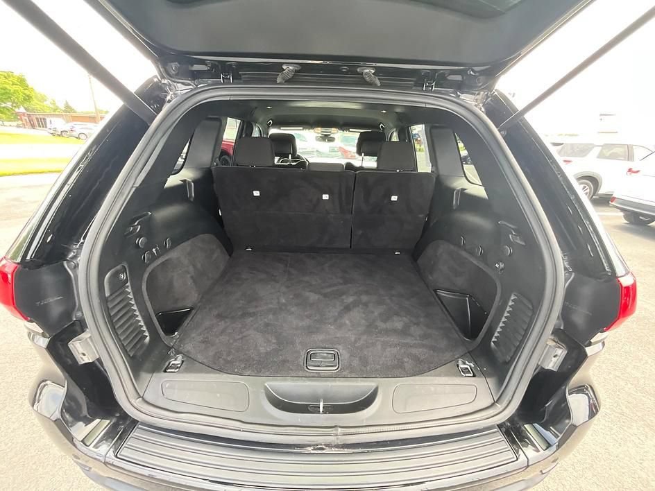 Used 2018 Jeep Grand Cherokee Laredo AWD/4WD image 8