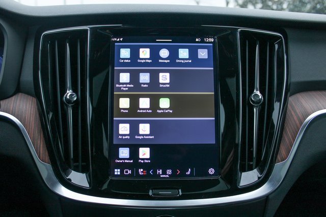 Used 2025 Volvo V60 B5 Cross Country Plus image 21