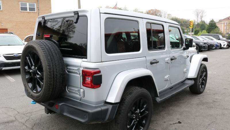 Used 2023 Jeep Wrangler Unlimited Sahara w/ Cold Weather Group AWD/4WD image 7