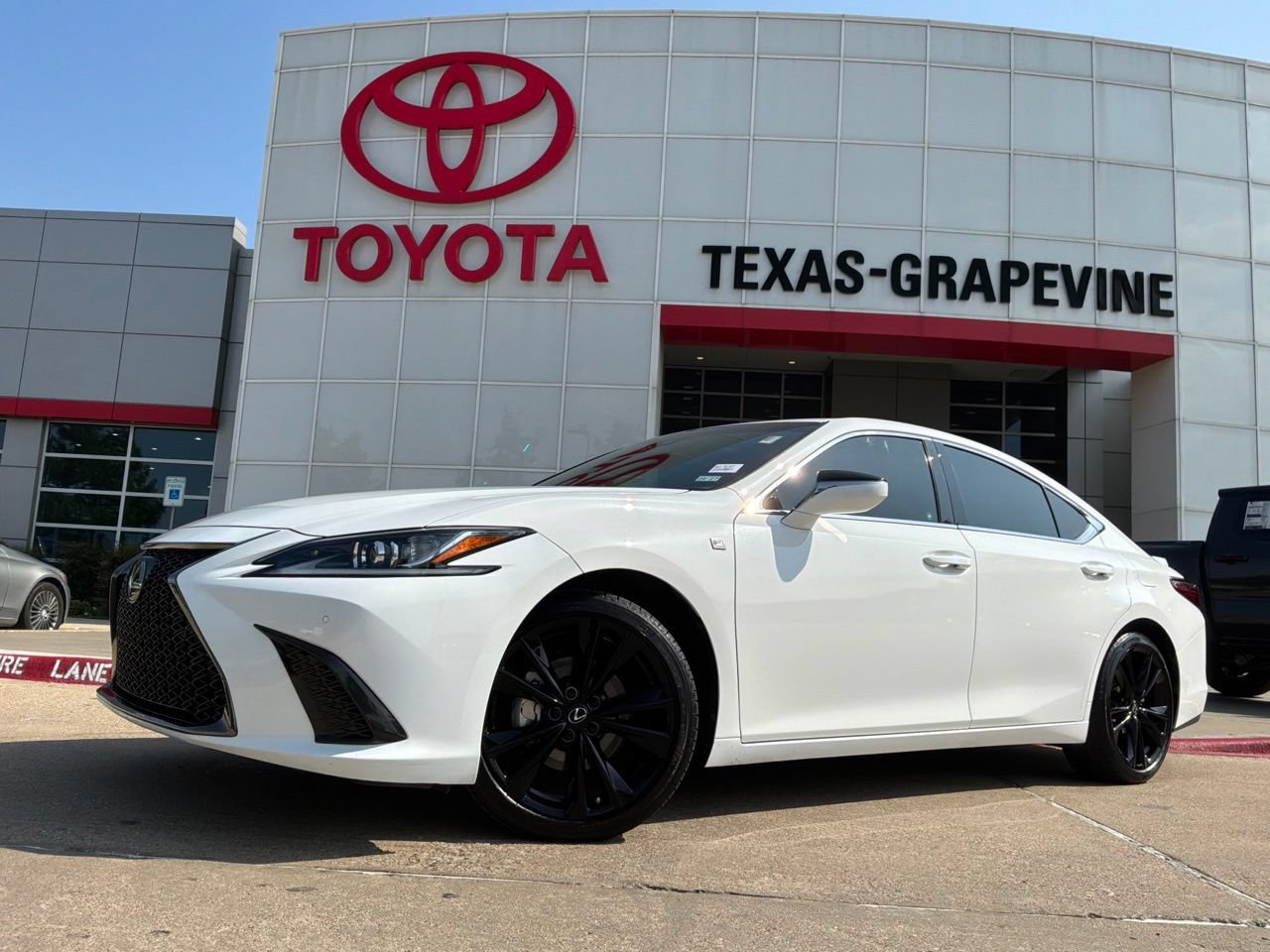 Used 2024 Lexus ES 350 F Sport FWD image 2