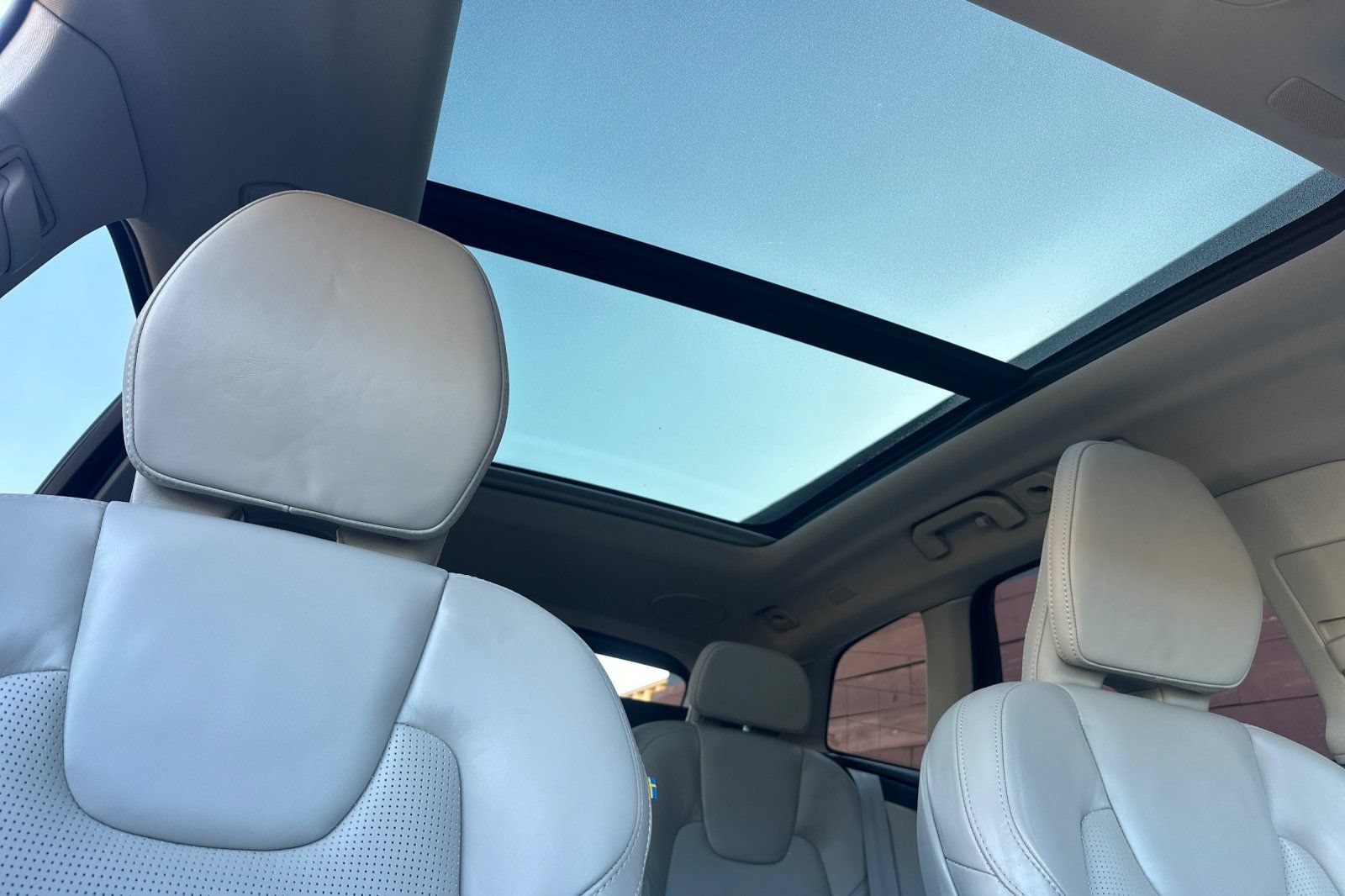 Certified 2024 Volvo XC60 T8 Ultimate w/ Protection Package Premier AWD/4WD image 20