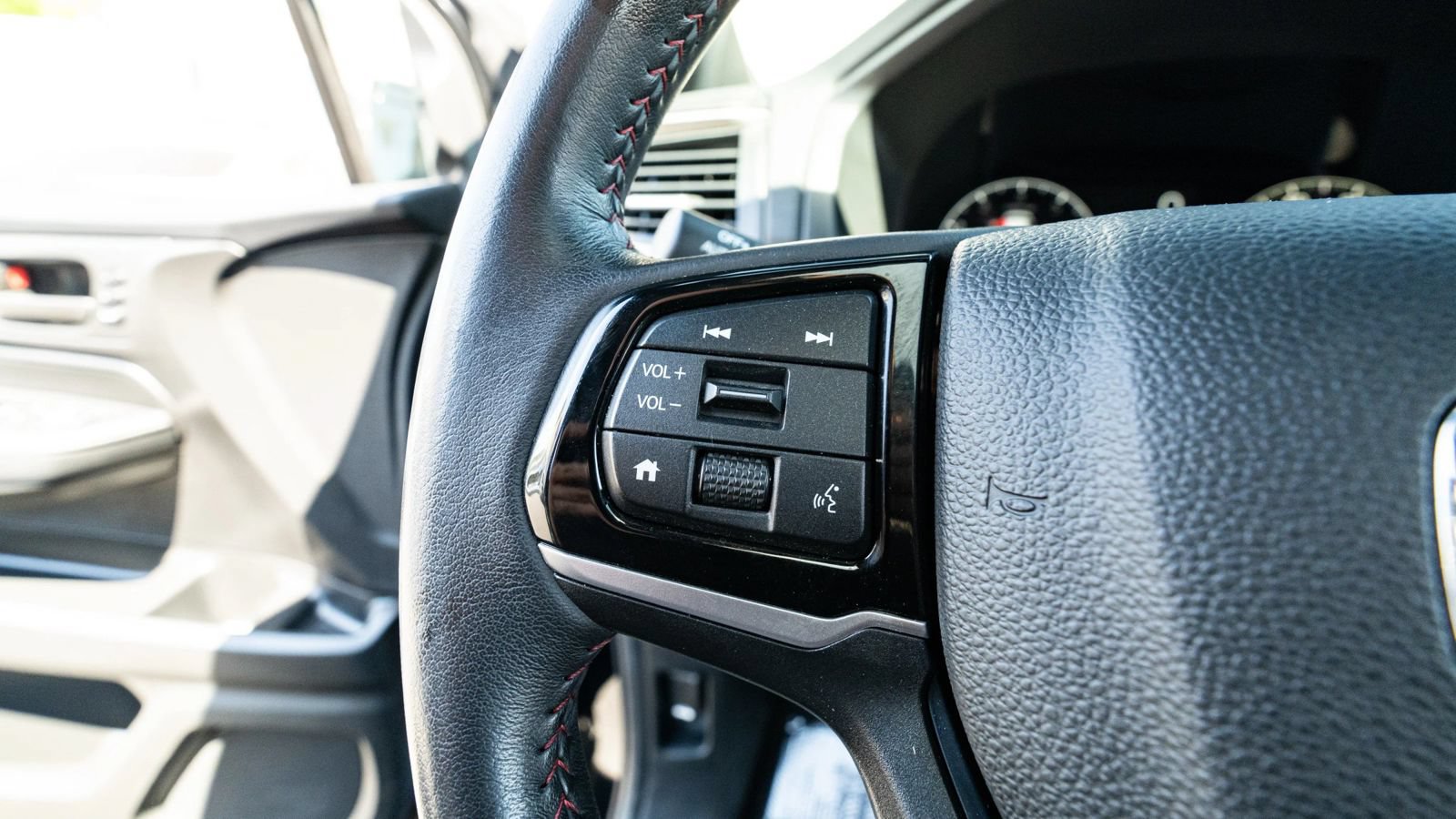 Used 2025 Honda Odyssey Sport-L image 47