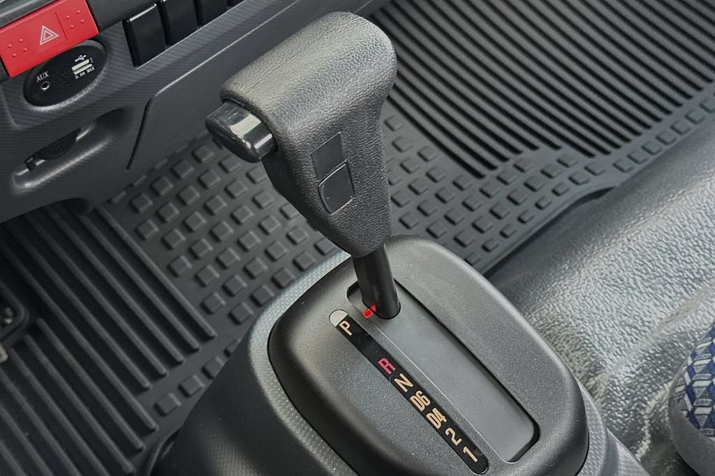 Used 2024 Isuzu NPR RWD image 15