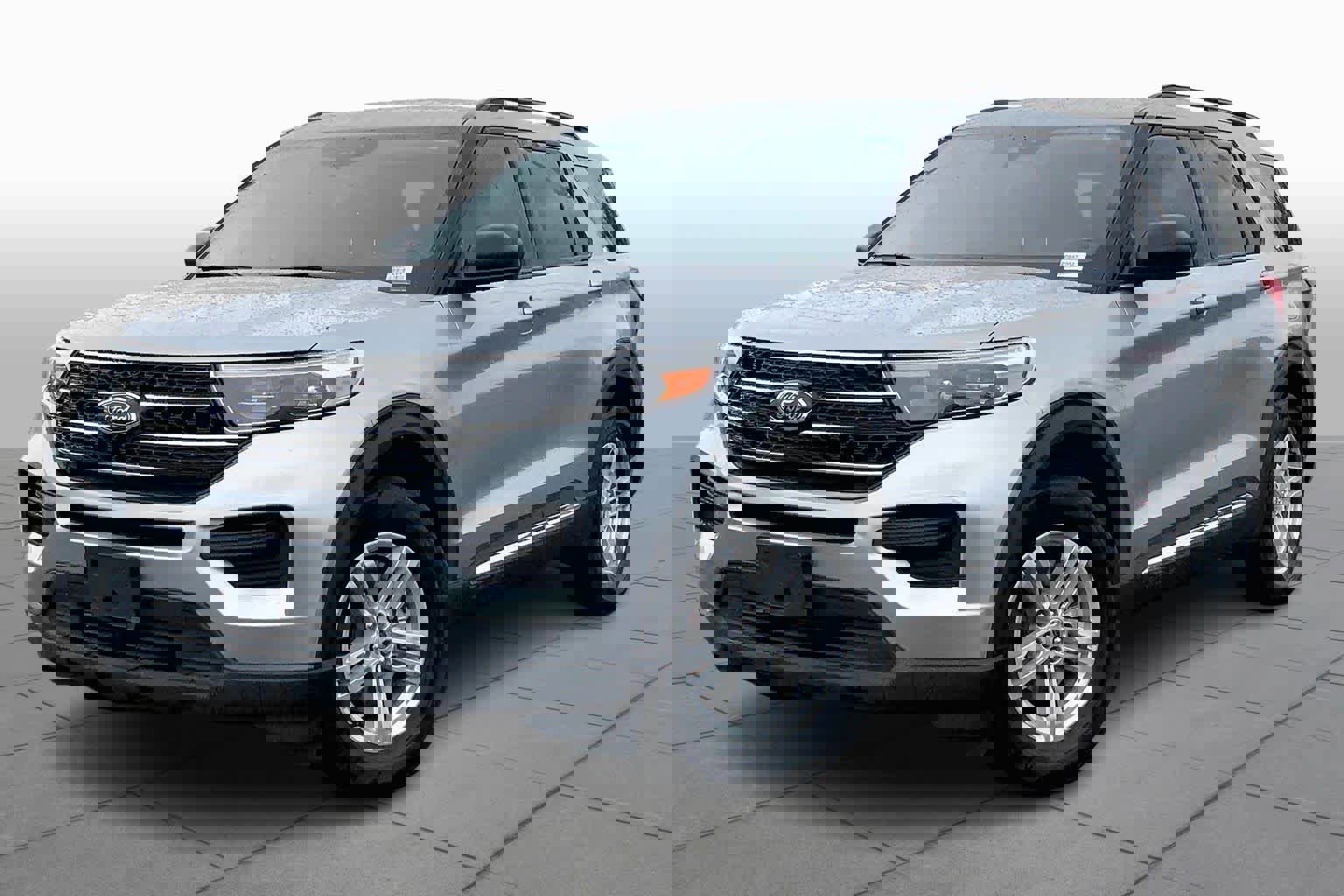 Used 2023 Ford Explorer XLT image 1