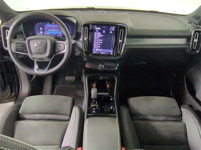 Used 2023 Volvo XC40 B5 Plus image 20