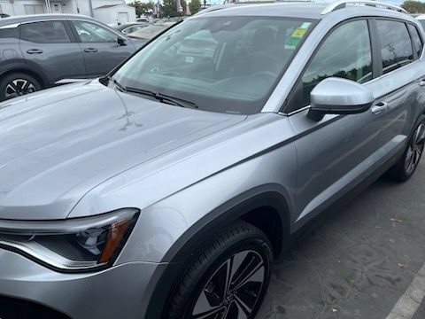 Used 2026 Volkswagen Taos SE AWD/4WD image 2