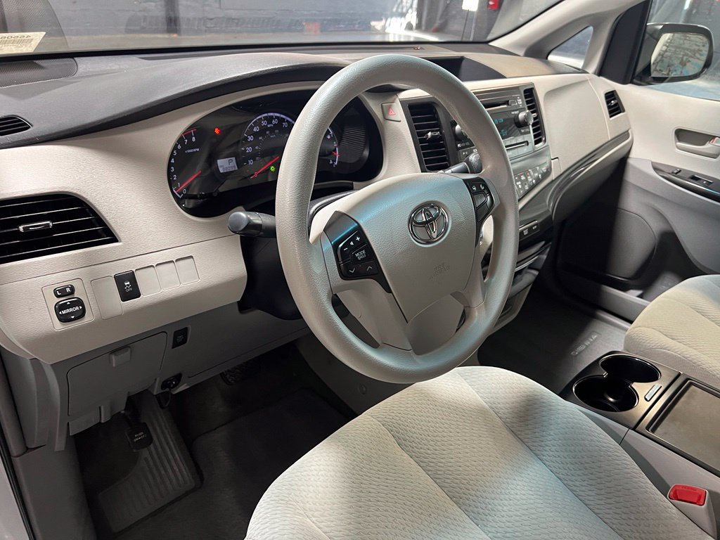 Used 2013 Toyota Sienna LE FWD image 14