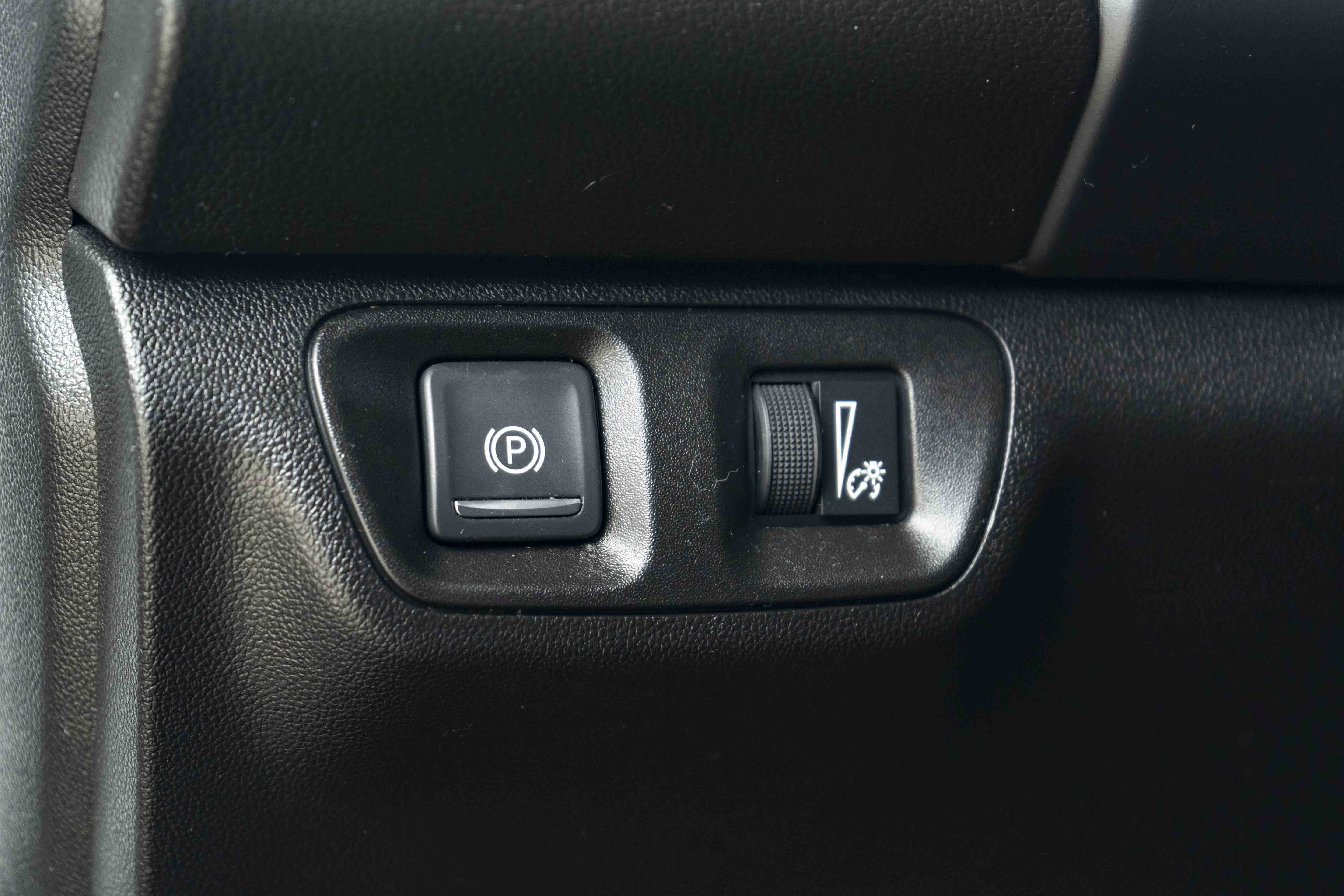 Used 2021 GMC Acadia SLE FWD image 39