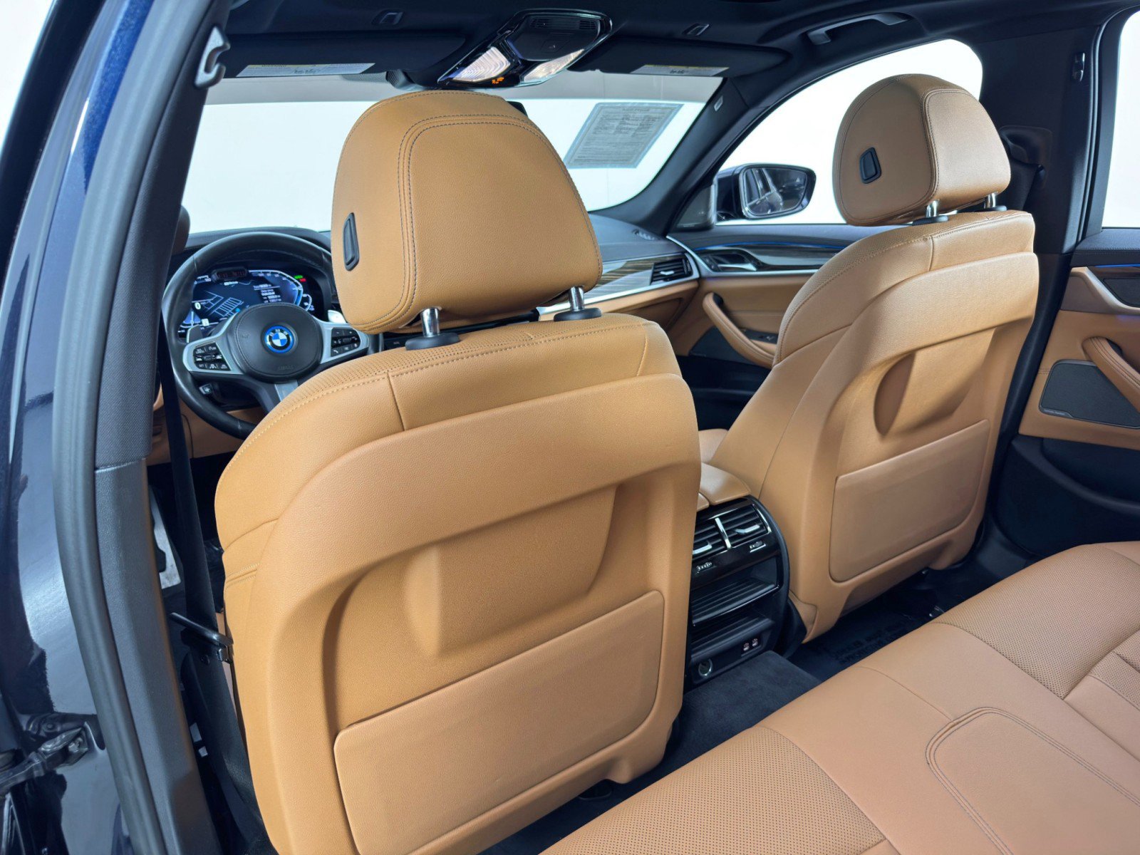 Used 2022 BMW 530e w/ Premium Package RWD image 37