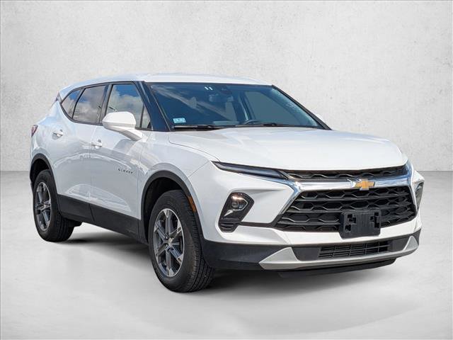 Used 2025 Chevrolet Blazer LT image 3