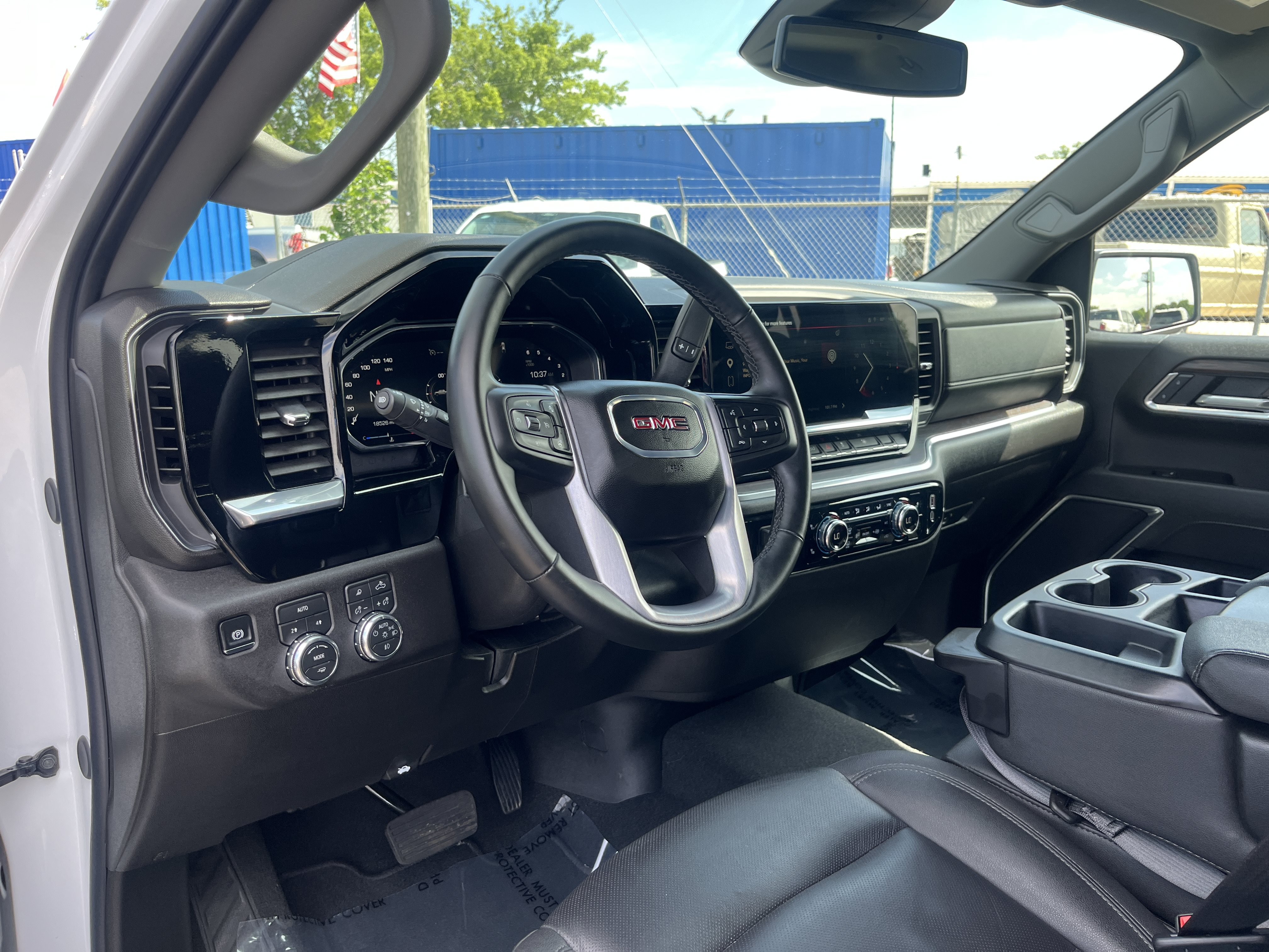 Used 2026 GMC Sierra 1500 SLT AWD/4WD image 17