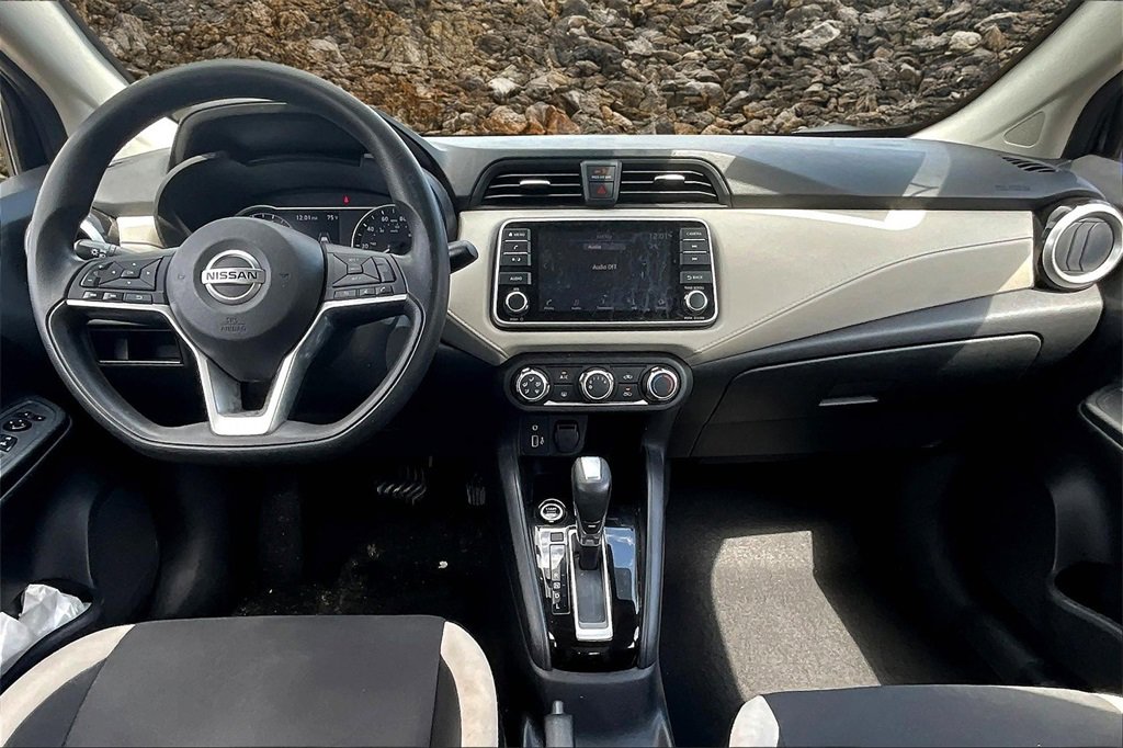 Used 2021 Nissan Versa SV image 15
