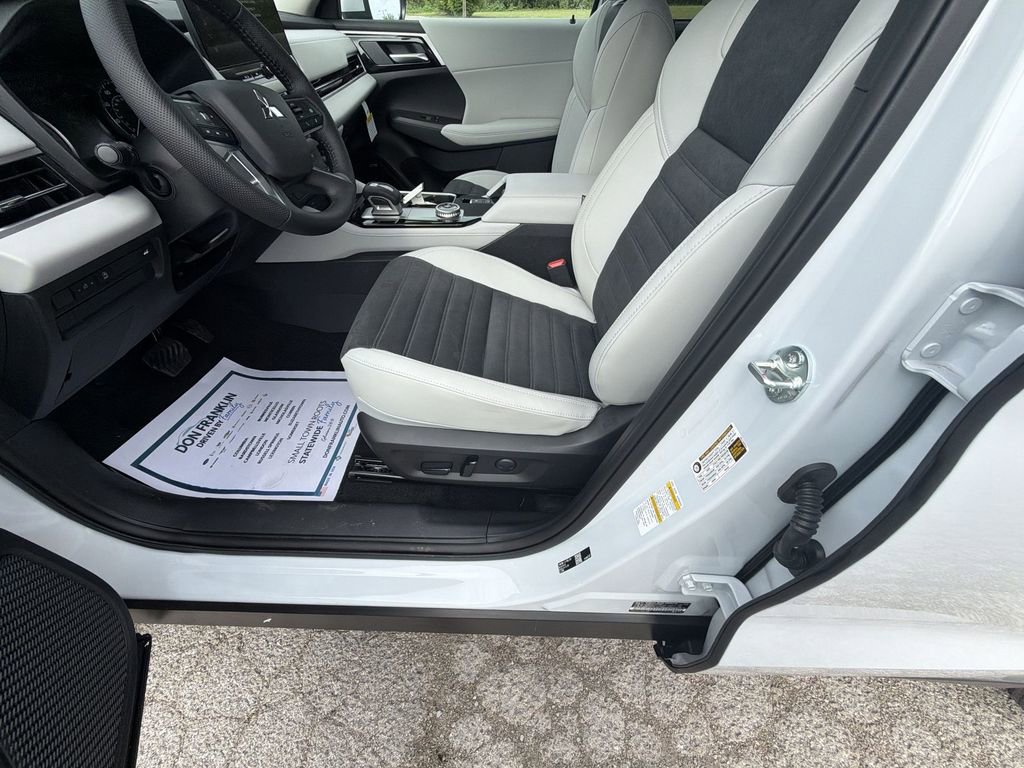 New 2026 Mitsubishi Outlander SE AWD/4WD image 12