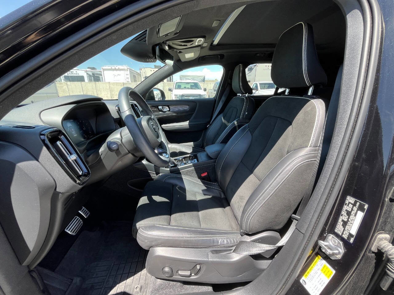 Used 2022 Volvo XC40 T5 R-Design w/ Advanced Package image 28